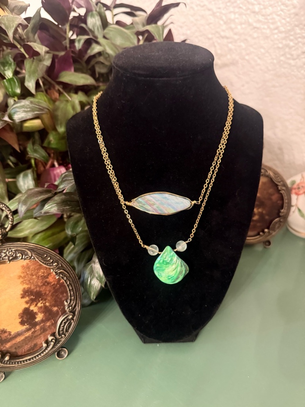 Stunning statement shell necklaces in show